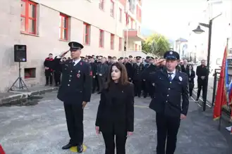Atatürk'ü Anma Töreni: Üç İlçede Saygı Duruşu