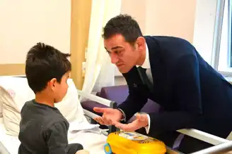 Köse, Hastanedeki Çocukları Ziyaret Etti