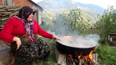 Giresun Köyünde Geleneksel Elma Pekmezi Yapımı