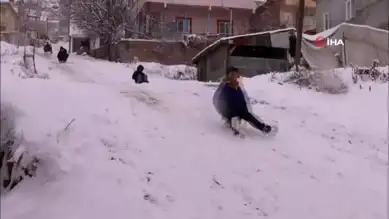 Kar Yağışı: Doğu Karadeniz'de Okullar Tatil, Çocuklar Karda Eğleniyor
