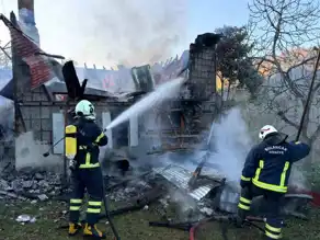 Köy Evindeki Yangın: 1 Ölü, 1 Yaralı