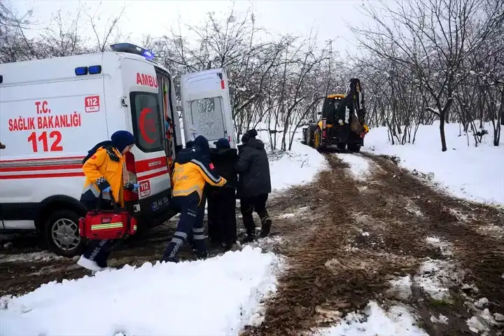 Giresun'da Karlı Yolda Hastaya Ulaşma Operasyonu